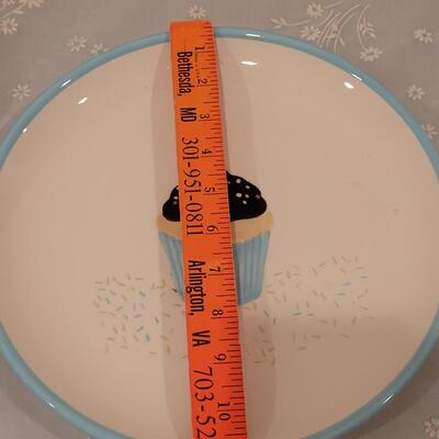 Lot 87: Macy's Dessert Dishes (1 Platter & 4 Plates)