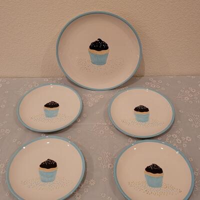 Lot 87: Macy's Dessert Dishes (1 Platter & 4 Plates)
