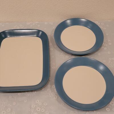 Lot 88: Dansk Graves Studio - 1 Platter and 2 Plates 