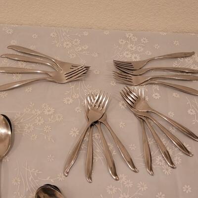 Lot 90: Vintage Mid Century Modern Stainless International Flatware Set
