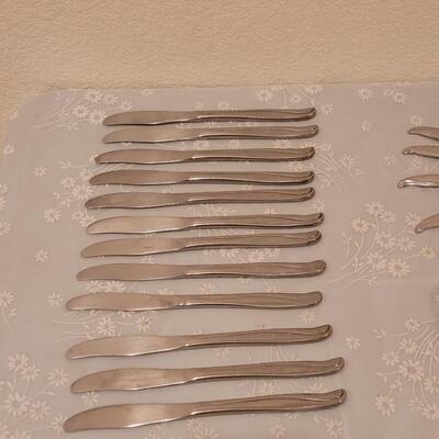 Lot 90: Vintage Mid Century Modern Stainless International Flatware Set