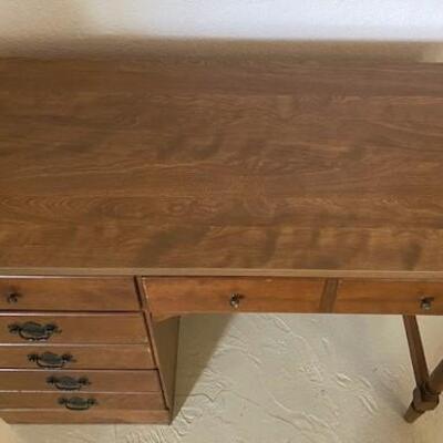 LOT#3B1: Ethan Allen Oak Desk with Office Chair