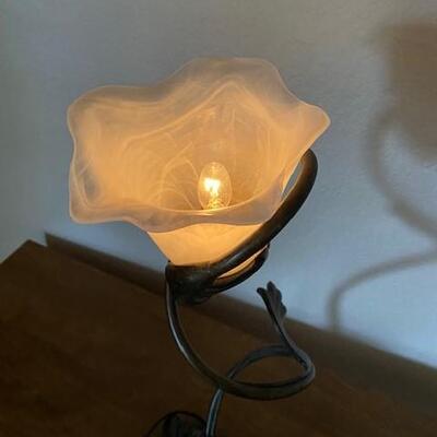 LOT#5B1: Nouveau Style Tulip Lamp
