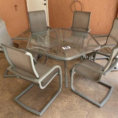 LOT#16P: Patio/Lanai Table & 6 Chairs