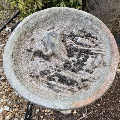 LOT#20P: Bird Bath