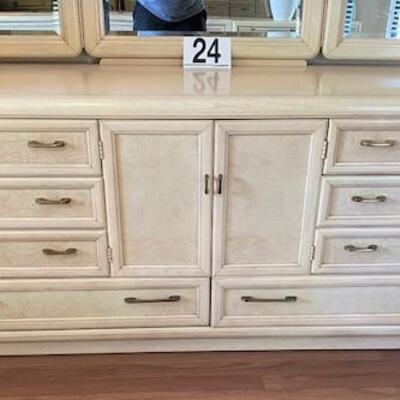 LOT#24MB: Thomasville Double Dresser with Mirror