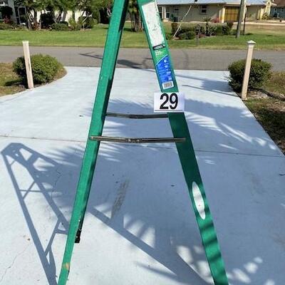 LOT#29G: Werner 6' Fiberglass Ladder