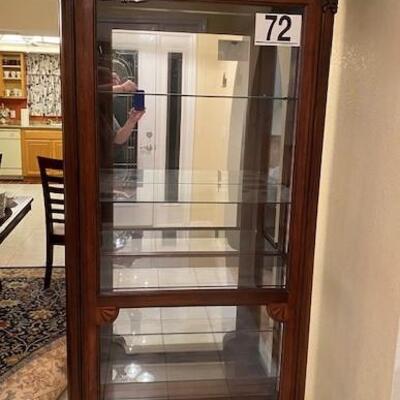 LOT#72DR: Lighted Curio Cabinet