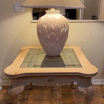 LOT#94LR: End Table with Lamp