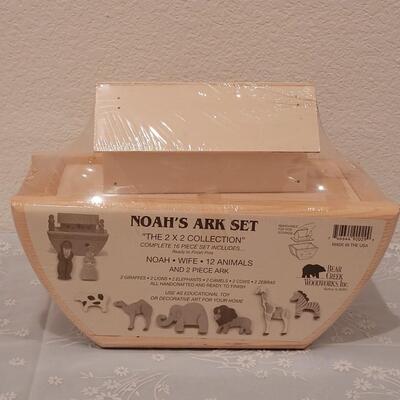 Lot 93: New Wood Noah's Ark Set