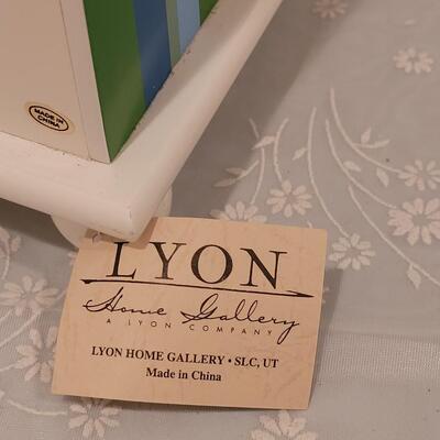 Lot 94: Small Shelf 