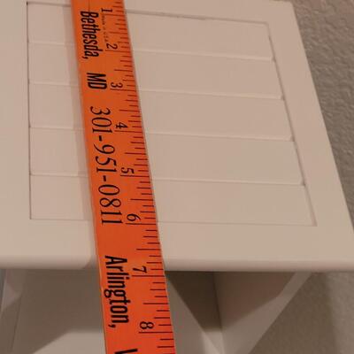 Lot 94: Small Shelf 