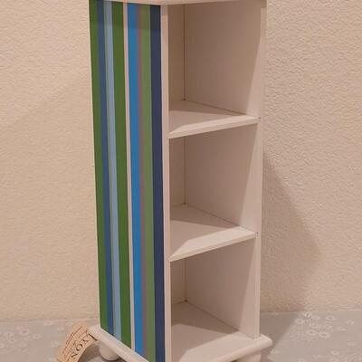 Lot 94: Small Shelf 