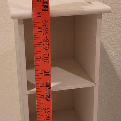 Lot 94: Small Shelf 