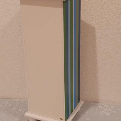 Lot 94: Small Shelf 