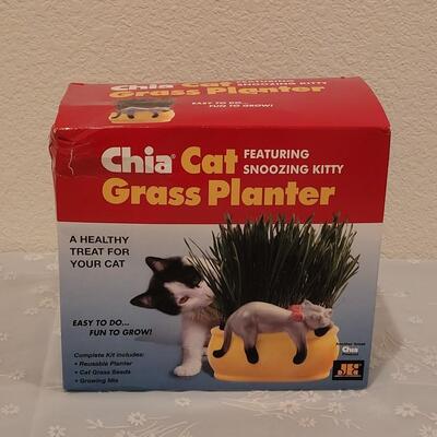Lot 95: Chia Cat Grass Planter