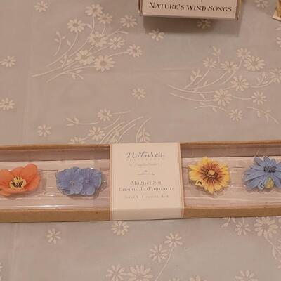 Lot 100: New Marjolein Bastin Deco Frame, Windchime, Notepad and Magnets