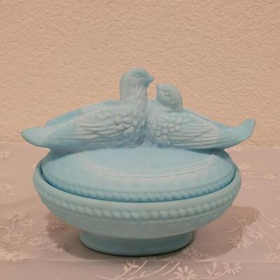 Lot 101: Vintage Blue Bird Covered Candy Dish 