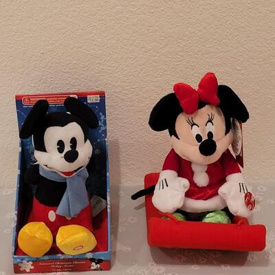 Lot 102: Animated Mickey and Animated Sledding Minnie 