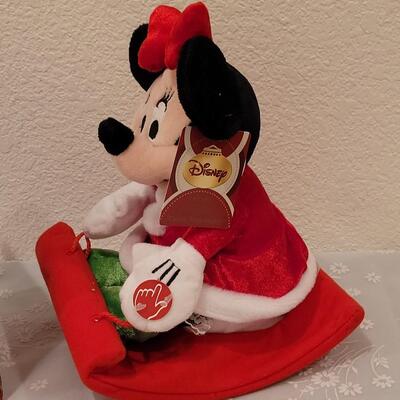 Lot 102: Animated Mickey and Animated Sledding Minnie 