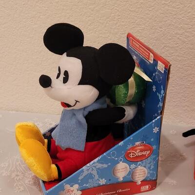Lot 102: Animated Mickey and Animated Sledding Minnie 