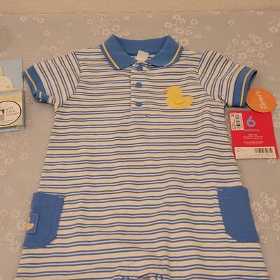 Lot 106: New Baby Boys Carter's Outfit, Pregnancy Calendar, gift Card Holder & Ribbo 