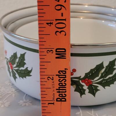 Lot 181: Christmas Handle-less Pots