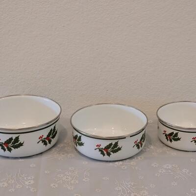 Lot 181: Christmas Handle-less Pots