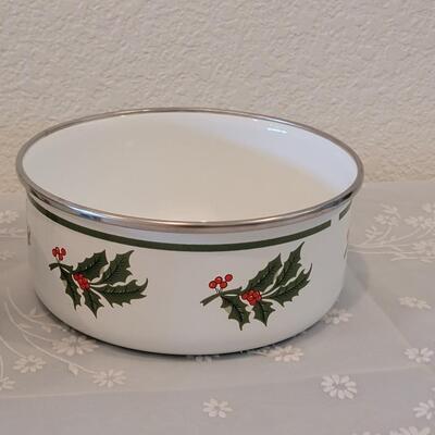 Lot 181: Christmas Handle-less Pots
