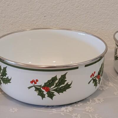 Lot 181: Christmas Handle-less Pots