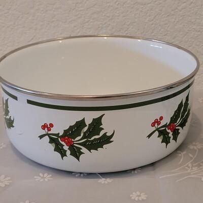 Lot 181: Christmas Handle-less Pots