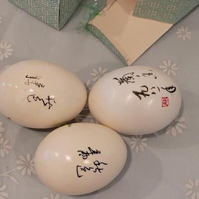 Lot 189: Vintage Handpainted Eggs