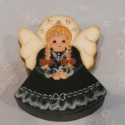 Lot 196: Vintage Trinket Boxes