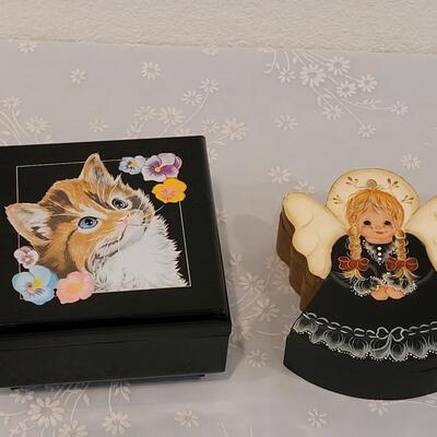 Lot 196: Vintage Trinket Boxes