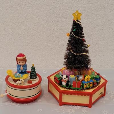 Lot 197: Vintage Enesco & Other Christmas Music Box