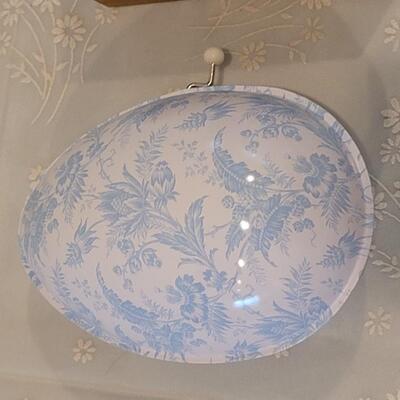 Lot 200: Vintage Trinket Box and Hallmark Metal Music Box Egg