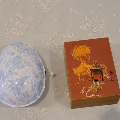 Lot 200: Vintage Trinket Box and Hallmark Metal Music Box Egg