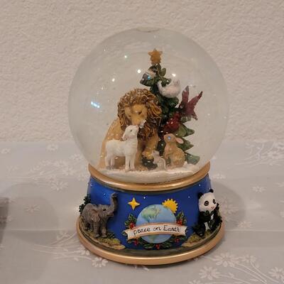 Lot 215: Water Globe and Music Trinket Box