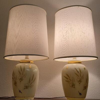 Lot 226: (2) Vintage Table Lamps 33" Tall