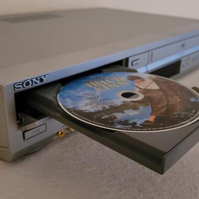 Lot 250: Vintage SONY SLV-D370P DVD PLAYER VIDEO CASSETTE RECORDER 