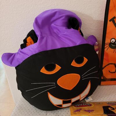 Lot 271: Halloween Bowls, Drink Containers Tote, Pillow, Non- Food Treats
