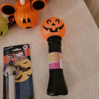 Lot 271: Halloween Bowls, Drink Containers Tote, Pillow, Non- Food Treats