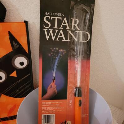 Lot 271: Halloween Bowls, Drink Containers Tote, Pillow, Non- Food Treats