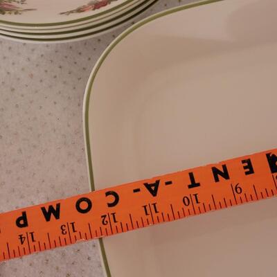 Lot 281: Royal Albert Old Country Roses Dish Set