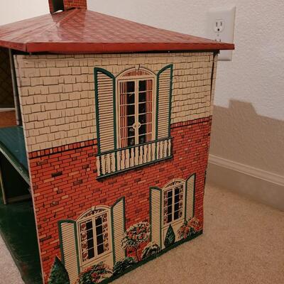 Lot 287: Vintage 1950s Marx Metal Tin Litho Dollhouse Suburban Colonial