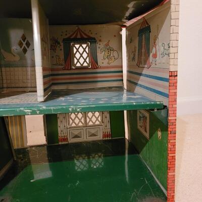 Lot 287: Vintage 1950s Marx Metal Tin Litho Dollhouse Suburban Colonial