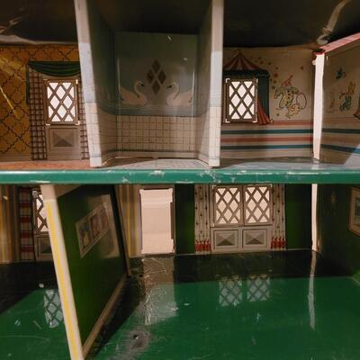 Lot 287: Vintage 1950s Marx Metal Tin Litho Dollhouse Suburban Colonial