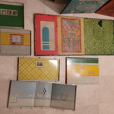 Lot 288: Vintage 1950s Marx Metal Tin Litho Dollhouse Suburban Colonial (missing Chimney Piece)