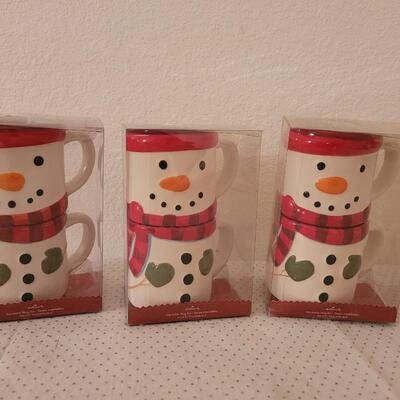 Lot 290: New Snowman Teapot and Stackable Snowman Coffee Mugs