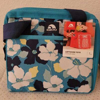 Lot 294: New Lunch Boxes